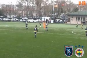 Başakşehir - Fenerbahçe U19 maçında örnek hareket