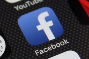 Facebook, mobil kullanıcılarının verilerini izleyip topluyor