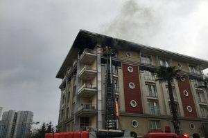 İstanbul'da bir ev alev alev yandı