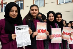 Bursa'da ortaokul öğrencilerinden şehit ailelerine mektup
