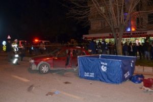 Cip ile otomobil &ccedil;arpıştı: 1 &ouml;l&uuml;, 2 yaralı