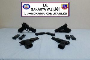 'Dur' ihtarına uymayan kişi, 4 tabancayla yakalandı