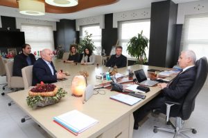 Bursa'da inşaat m&uuml;hendisleri kentsel d&ouml;n&uuml;ş&uuml;m sorununa &ccedil;&ouml;z&uuml;m arayışında