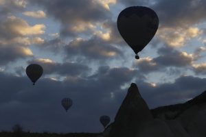 Sıcak hava balon turuna r&uuml;zgar engeli