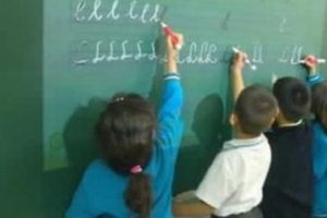 Okullarda el yazısı kararı yine değişti!