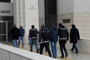 60 milyon dolandıran su&ccedil; &ouml;rg&uuml;t&uuml;ne operasyon: 25 g&ouml;zaltı