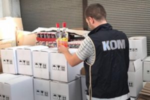 Dev şarap fabrikasında skandal! &Uuml;retimi hızlı yapmak i&ccedil;in...
