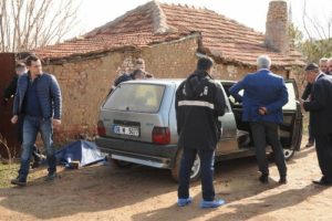 Benzin d&ouml;k&uuml;lerek yakılmış kadın cesedi bulundu