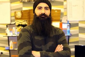 Katarlı iş adamını traş etti! Hayatının fırsatını yakaladı
