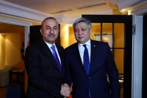 Kırgız mevkidaşı Abdıldayev ile bir araya geldi