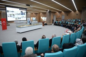 Bursa'da Edebali vatandaşlara kentsel d&ouml;n&uuml;ş&uuml;m&uuml; anlatıyor