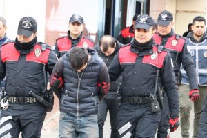 "Acil Satılık" dolandırıcıları yakalandı