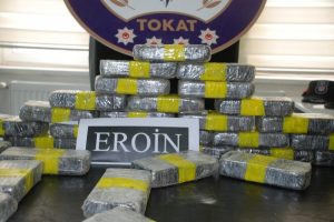Tokat'ta 17 kilogram eroin ele ge&ccedil;irildi