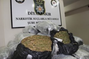 Diyarbakır'da 460 kilogram esrar yakalandı