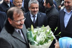 &Ccedil;avuşoğlu, Bursa'da AK Parti İznik İl&ccedil;e Başkanlığını ziyaret etti