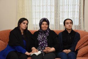 Bakan Sarıeroğlu, gaziyi ve şehit ailesini ziyaret etti