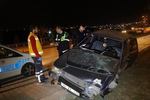 Kaza yapınca aracını bırakıp ka&ccedil;tı