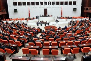 'Yardımcı do&ccedil;entlik' d&uuml;zenlemesi bu hafta Meclis'te g&ouml;r&uuml;ş&uuml;lecek