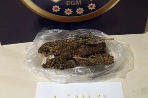 Bursa'da uyuşturucu taciri, kucağındaki bebeğiyle adliyeye sevk edildi