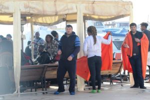 Ayvalık'ta 55 ka&ccedil;ak g&ouml;&ccedil;men yakalandı