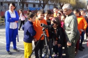 &Ouml;ğrencilere teleskopla uygulamalı eğitim