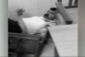 Pakistan'da hemşireler doktoru d&ouml;vd&uuml;
