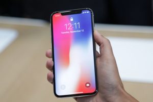 iPhone X'in d&uuml;ş&uuml;k satış rakamları Samsung'u da vurdu