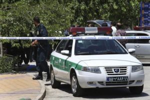 Tahran'da 3 polis öldürüldü