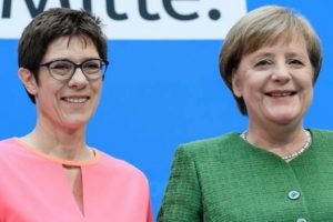 Merkel'in partisine taze kan