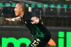 Akhisarspor'da Henrique g&ouml;zden d&uuml;şt&uuml;