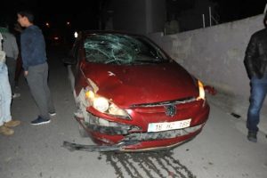 Bursa'da motosiklet ile otomobil &ccedil;arpıştı: 2 yaralı