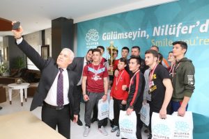 Bursa'da şampiyonlardan Başkan Bozbey'e ziyaret