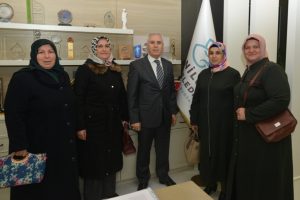 Bursa'da B&uuml;y&uuml;kbalıklı kadınları Bozbey'den destek istedi