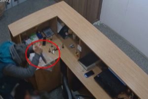 Eşini otel lobisinde &ouml;ld&uuml;ren kocaya haksız tahrik indirimi istendi!