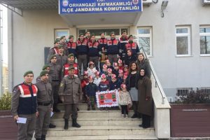 Afrin'deki Mehmet&ccedil;iğe Bursa'daki &ouml;ğrencilerden moral kargosu