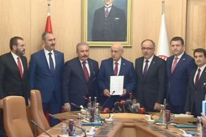 İttifak teklifi TBMM Başkanı İsmail Kahraman'a sunuldu