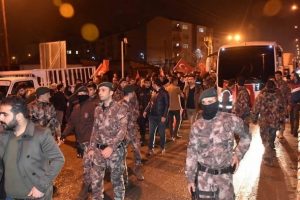 Muş'ta P&Ouml;H timini Afrin'e binlerce vatandaş uğurladı
