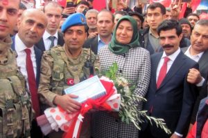Afrin'e giden &ouml;zel birliklere &ccedil;ok &ouml;zel karşılama