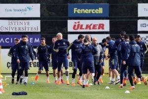 Fenerbah&ccedil;e'de Beşiktaş hazırlıkları s&uuml;r&uuml;yor
