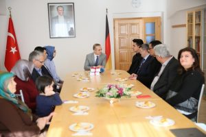 Almanya'da en başarılı T&uuml;rk &ouml;ğrenciler &ouml;d&uuml;llerini aldı