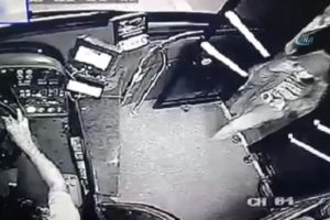 Kahraman şof&ouml;r yolcunun &ccedil;antasını hırsızlardan kurtardı