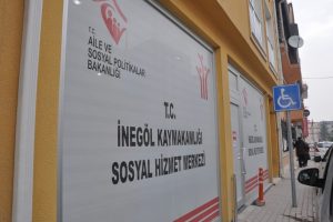 Bursa'da Sosyal Hizmetler M&uuml;d&uuml;rl&uuml;ğ&uuml; mağdur &ccedil;ocukların yanında