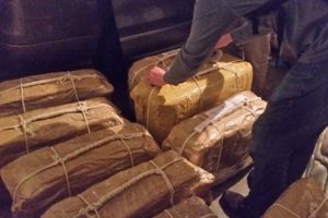 Rus diplomatik kuryesiyle kokain ka&ccedil;ıran &ccedil;ete yakalandı