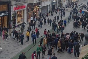 İstiklal Caddesi'ne saksılar geliyor