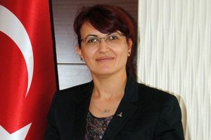 Vali yardımcısının eşine kafa attı, burnunu kırdı!