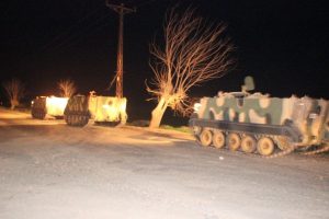 Hatay'daki sınır birliklerine tank sevkiyatı s&uuml;r&uuml;yor