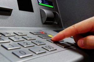 ATM'den para &ccedil;ekecekler dikkat! 2 lira 30 kuruş sınırı...