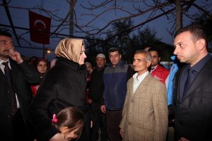 Bakan Kaya Afrin şehidinin evini ziyaret etti