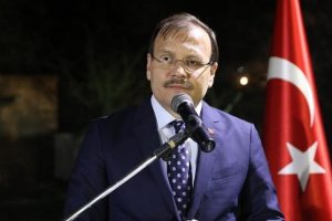 Başbakan Yardımcısı &Ccedil;avuşoğlu Bursa'da vatandaşlara &ccedil;orba ikram etti