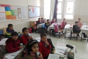 Okullarda s&uuml;t dağıtımı devam ediyor